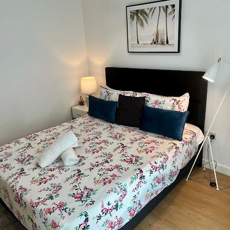 בראקנל Spacious Urban Gem Apartment With Parking מראה חיצוני תמונה