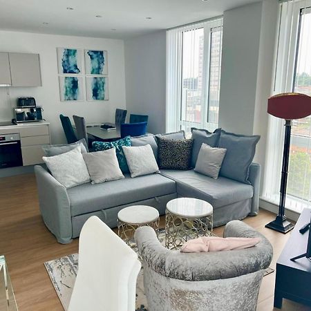בראקנל Spacious Urban Gem Apartment With Parking מראה חיצוני תמונה