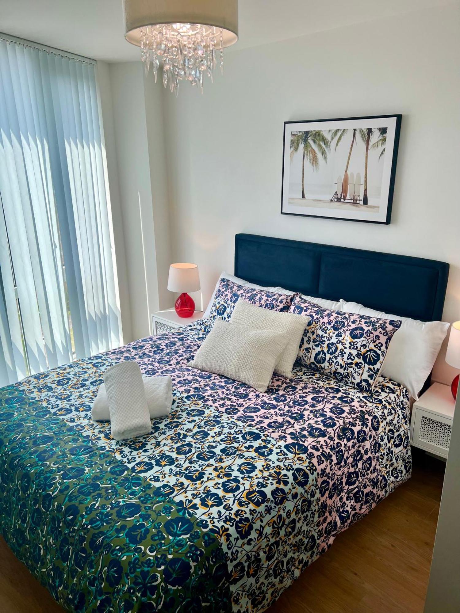 בראקנל Spacious Urban Gem Apartment With Parking מראה חיצוני תמונה