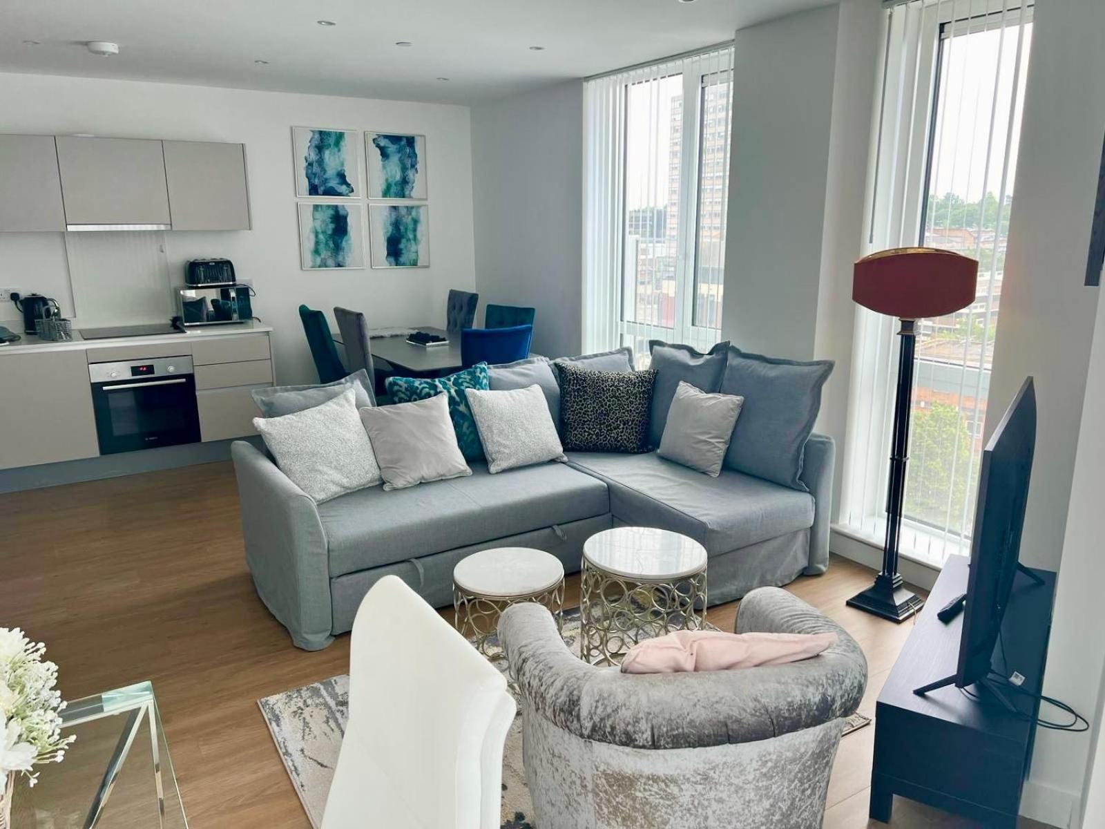 בראקנל Spacious Urban Gem Apartment With Parking מראה חיצוני תמונה